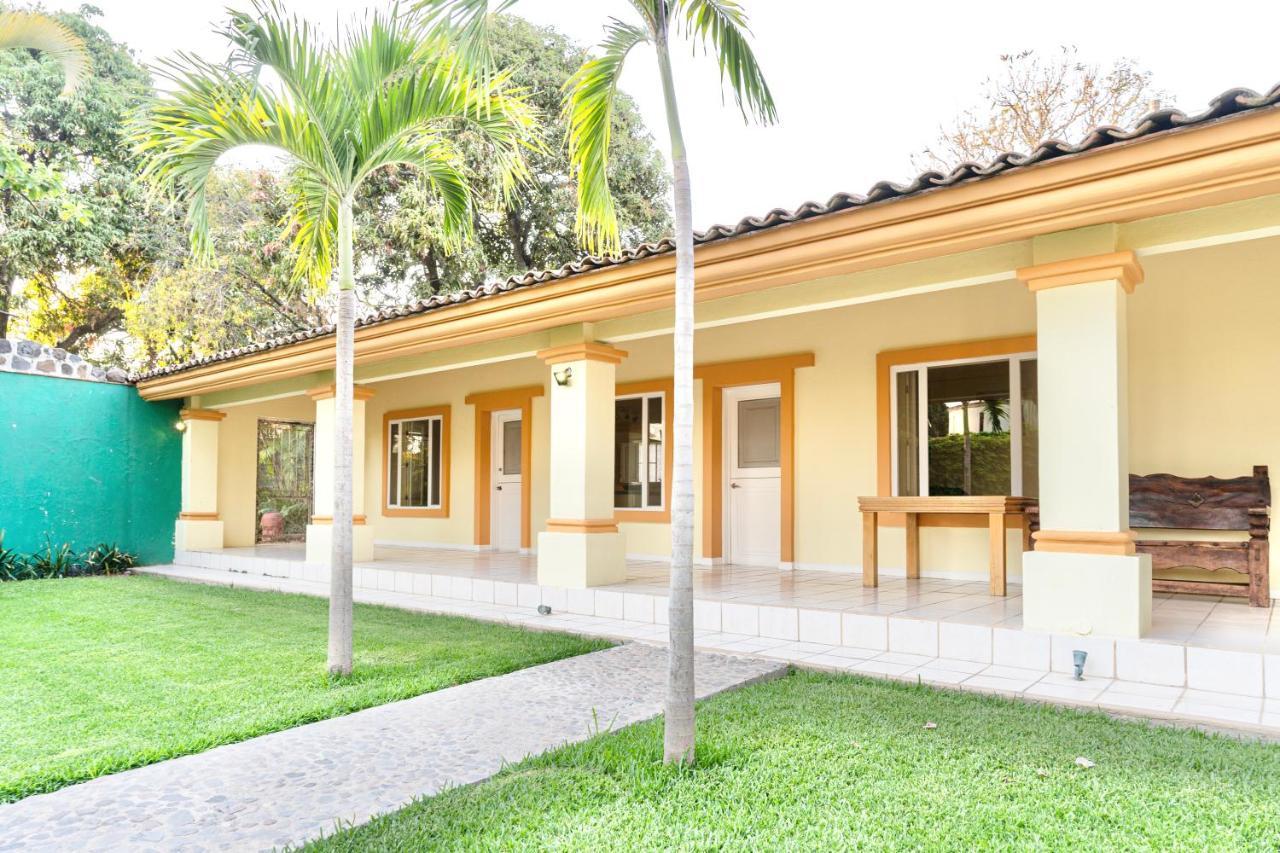 Casa Jardin-Lakeside Boutique Resort By Restavio Ajijic Kültér fotó